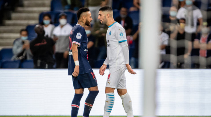 Brazilian soccer star Neymar (left) and Spanish defender Álvaro González (right).