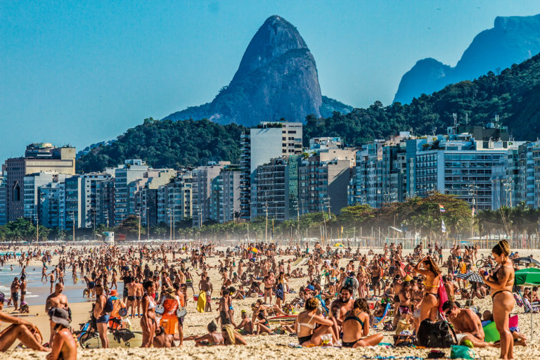 Rio Records Crowded Beaches on First Spring Sunday