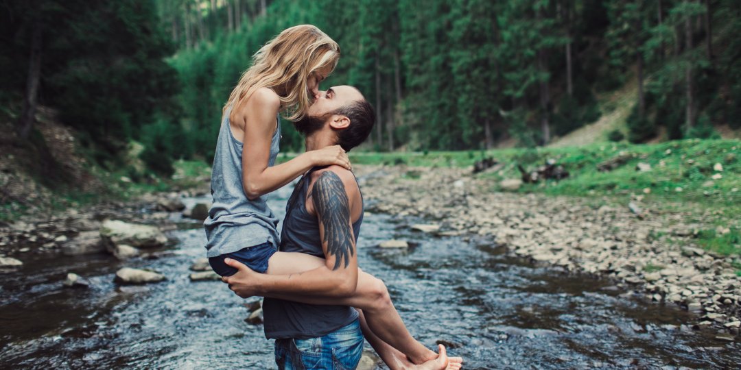 The health agency suggests that it is safer to adopt other personal satisfaction routines, such as masturbation, watching pornography, or 'sexting'.