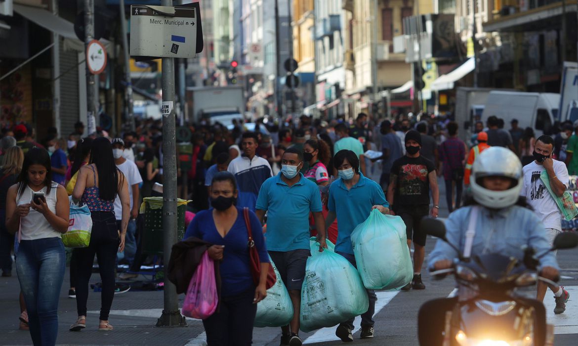 According to João Gabbardo dos Reis, executive coordinator of the Contingency Center, 321 of the 645 São Paulo municipalities have not registered deaths from the disease in the past 14 days.
