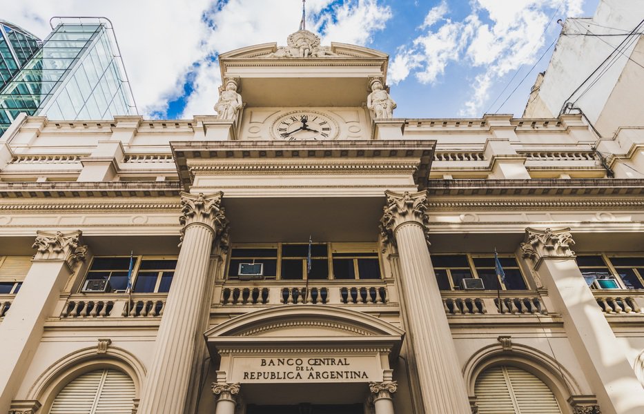 Argentina's central bank said on Thursday, September 29th, that it would allow a managed float of the peso currency and abandon its current “uniform daily devaluation” strategy as it seeks to adapt its monetary policy amid sharpening economic turmoil.