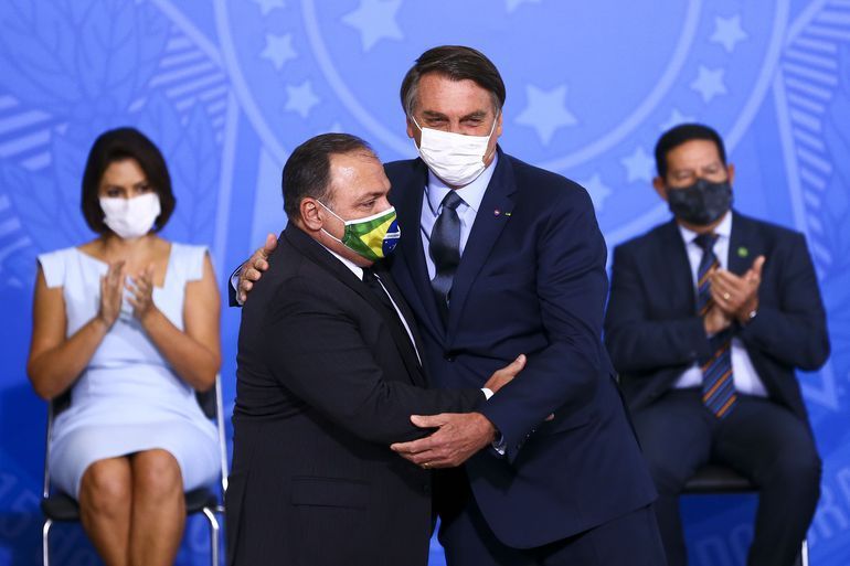Brazilian Health Minister Eduardo Pazuello (left) and Brazilian President Jair Bolsonaro (right).