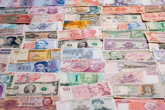 The performance gap between emerging market currencies and their developed peers has blown out to its widest level in more than a decade as falling interest rates, an uncertain economic outlook and sizeable outflows curb investor appetite.