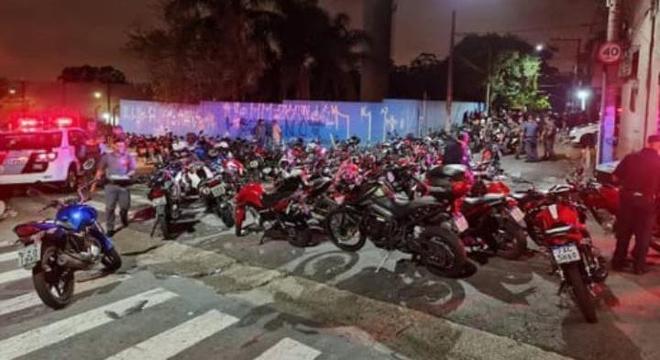 Approximately 90 motorcycles were seized after the PM (State Police) put an end to a Funk Party at Botocudos street, in Vila Conceição, in Diadema, São Paulo city, in the early hours of Monday.