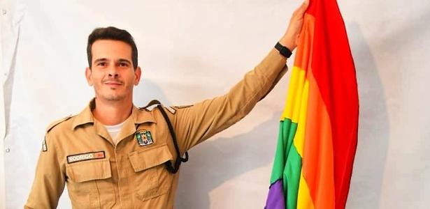 The group proposes policies to fight homophobia, to value human rights, and opposes the Jair Bolsonaro government. The candidates are part of RENOSP LGBTI+ (LGBTI+ National Network of Public Security Operations), founded to join police and municipal officials who fight against homophobia in their corporations.