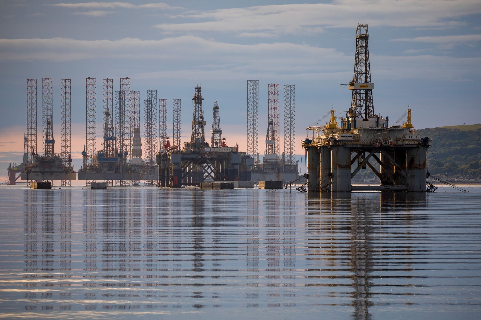 As production ramps up, its first stage offshore wells were projected to produce 750,000 barrels a day by 2025, tripling the size of Guyana's economy, from US$ 3,4 (R$19) billion to US$ 13 (R$73) billion.