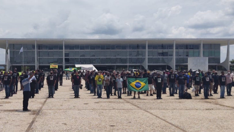 Military Reservists in Brasília Renew Protest Against Bolsonaro