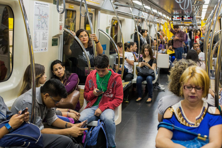 Man Stabbed in São Paulo Subway Car After Argument