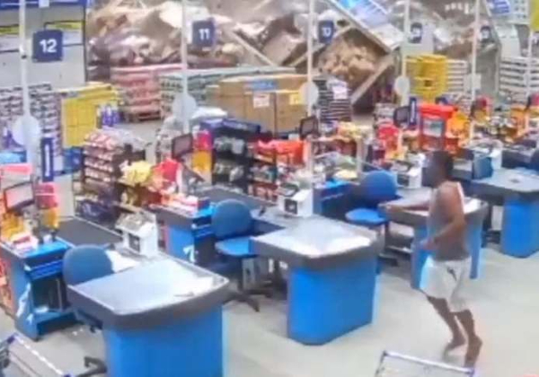 A shelf collapse at the Mix Mateus Atacarejo supermarket on Friday evening in São Luís killed one person and left eight injured, according to the Fire Department. Product shelves collapsed and struck customers.