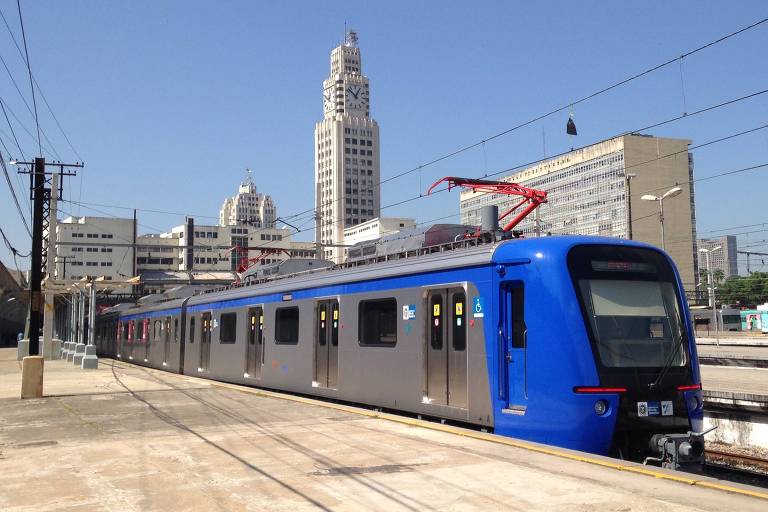 Criminals fleeing a State Police operation in Jacarezinho, in the North Zone of Rio, on Monday morning, October 19th, hijacked a Supervia service train, the concessionaire operating Rio de Janeiro's urban trains.
