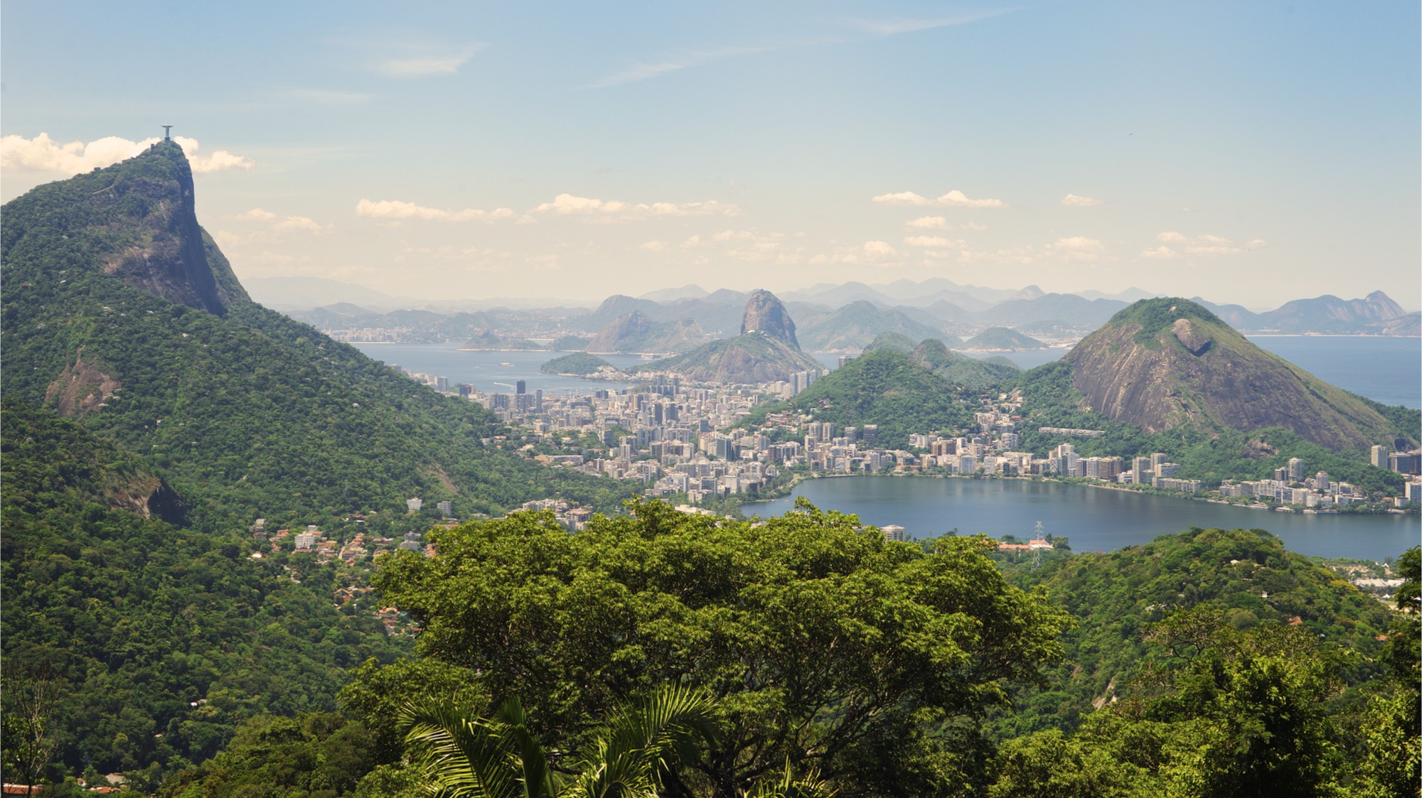 The Tijuca National Park, in Rio de Janeiro, yesterday, on Cotober 8th, freed access to additional attractions that had been closed since March, due to the Covid-19 pandemic. The reopening of some waterfalls and lookouts is part of phase 6B of flexibilization of activities planned by the Rio de Janeiro city hall.