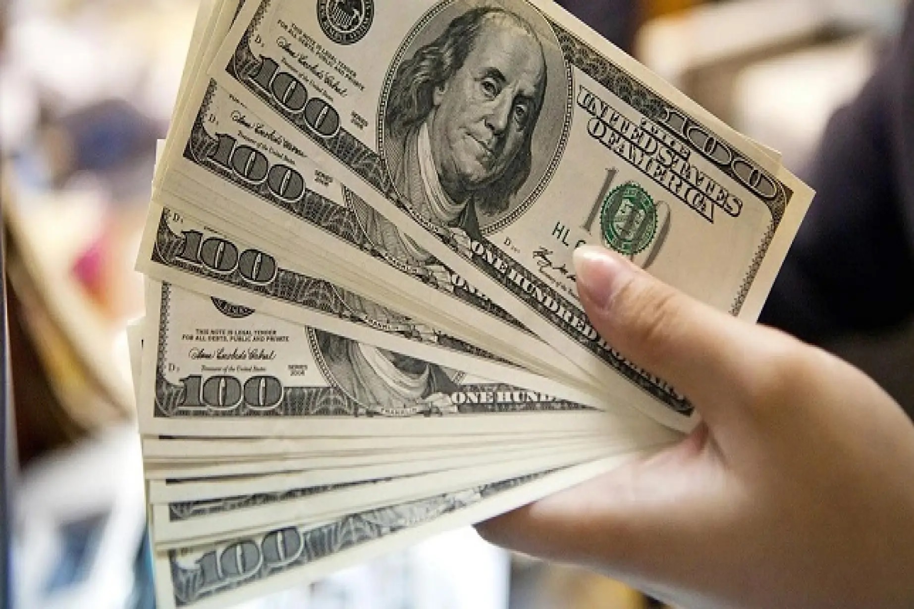 In Brazil, the trade dollar has closed September up 2.46 percent against the Real, quoted at R$5.6150 on purchase and R$5.6160 on sale.