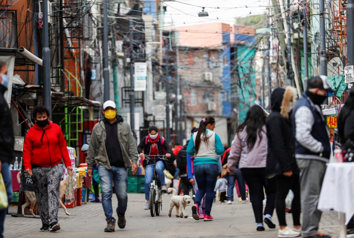 When the coronavirus reached the countries in the region, governments began to adopt measures to assist the economy. But the persistence of the pandemic will force countries to sustain these extra efforts and no one knows for how long.