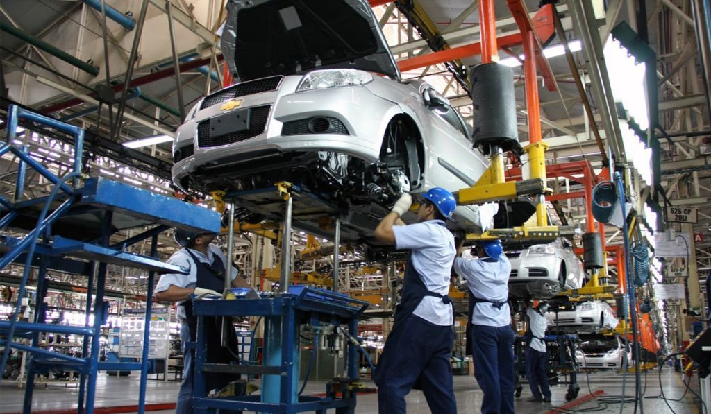 Automakers now have nearly 7,000 employees off-site, with suspended contracts (lay-off), and most of them believe there is no demand that requires these employees to return.