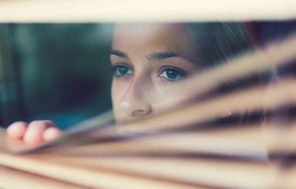 "Any kind of isolation can trigger the condition, particularly if it is an extensive period and linked to fear. It is not only the fact of being at home for a long period of time, but the feeling that there is something unknown out there that can infect, kill, or make you sick," contextualizes Débora Noal.