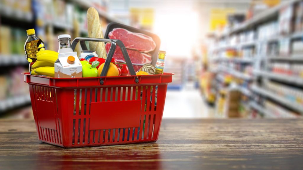 According to the survey, based on the most expensive basket (Florianópolis R$582,40), the required minimum wage to acquire the products would need to be R$4.892,75, which represents 4,68 times the current minimum wage of R$1.045,00.