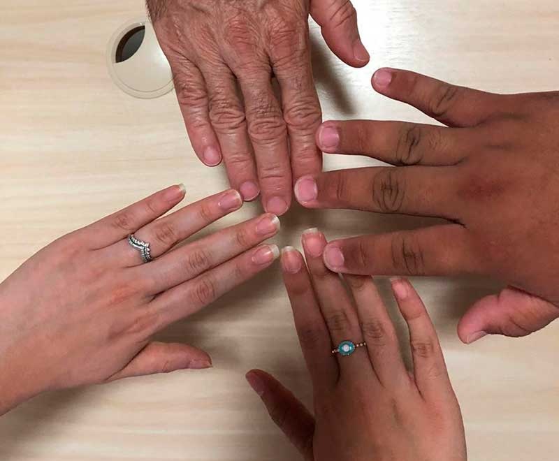 A survey conducted by G1 shows that 10,454 candidates who had previously declared themselves white began to declare themselves black.