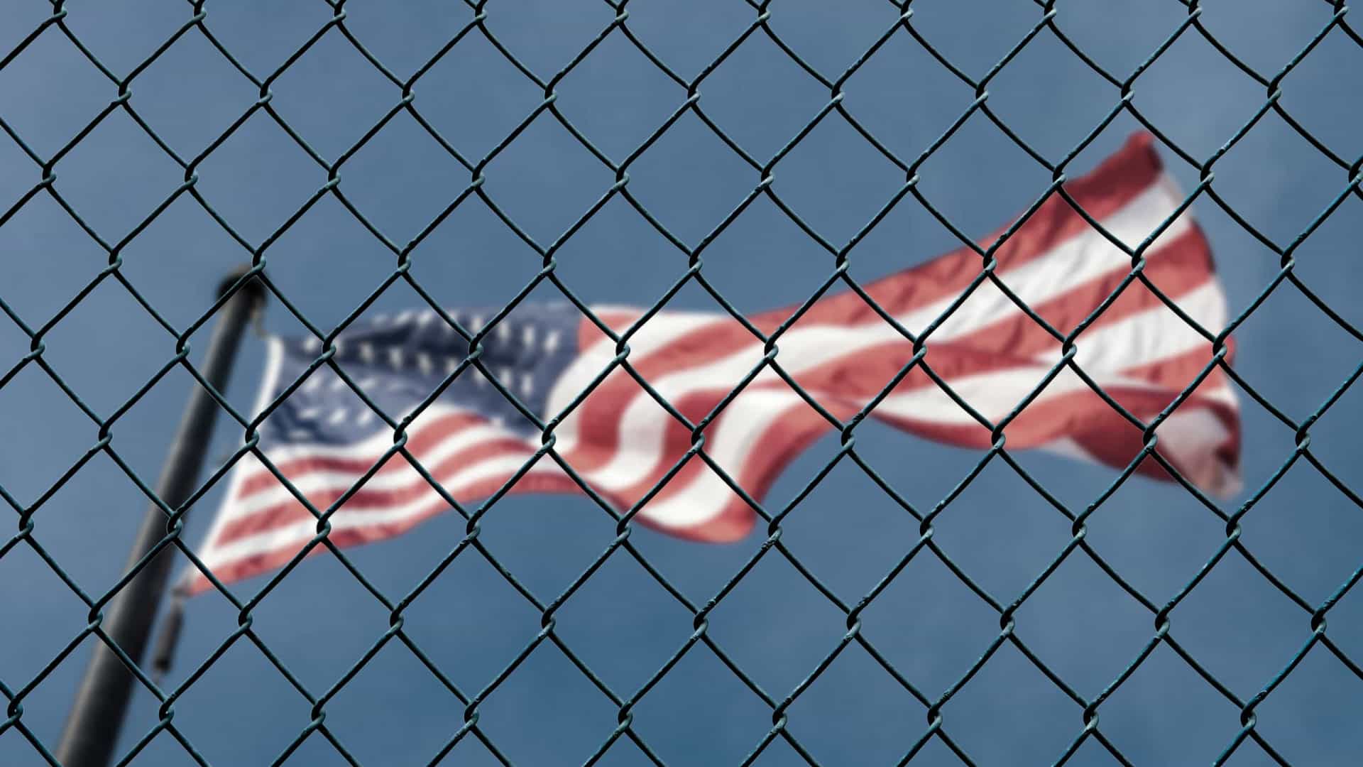 According to data from ICE (US immigration and customs control department), by October 4th, a total of 152 detainees had been infected there -more than ten percent of the 1,089 that the facility holds.