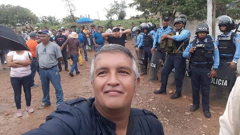 On the morning of September 28th, journalist Luis Almendáres died of gunshot wounds in the university hospital in the capital Tegucigalpa. Almendáres had been shot several times the previous evening in his home town of Mata de Caña in Comayagua County by unknown persons on a motorcycle.