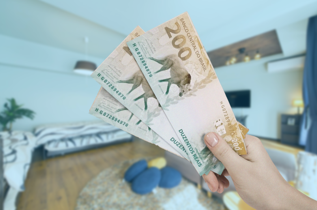"We designed a R$200 banknote with a maned wolf because we had a logistic problem to pay the emergency aid," said Guedes.