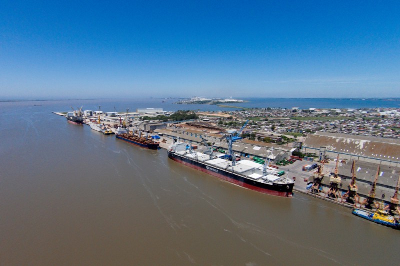 Thanks to the removal of more than 16 million cubic meters of sediment, the operational draft of the so-called internal channel, where the most important port terminals and the largest flow of cargo are located, went from 12.8 to 15 meters.
