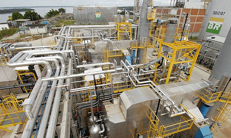 In July, Senate, Chamber, and Congress urged the STF to prevent the sale of refineries as planned by the oil company.