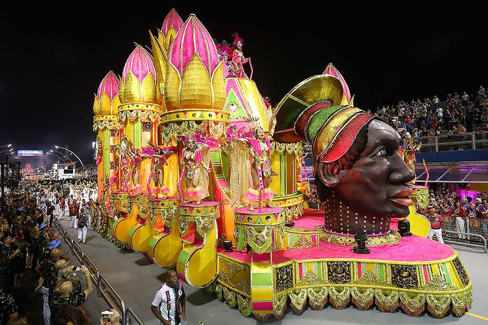 São Paulo and Salvador have decided to hold a unified Carnival from July 8th to 11th of next year. According to Carnival specialist Dam Menezes, both capitals now expect Rio de Janeiro to confirm the date too.