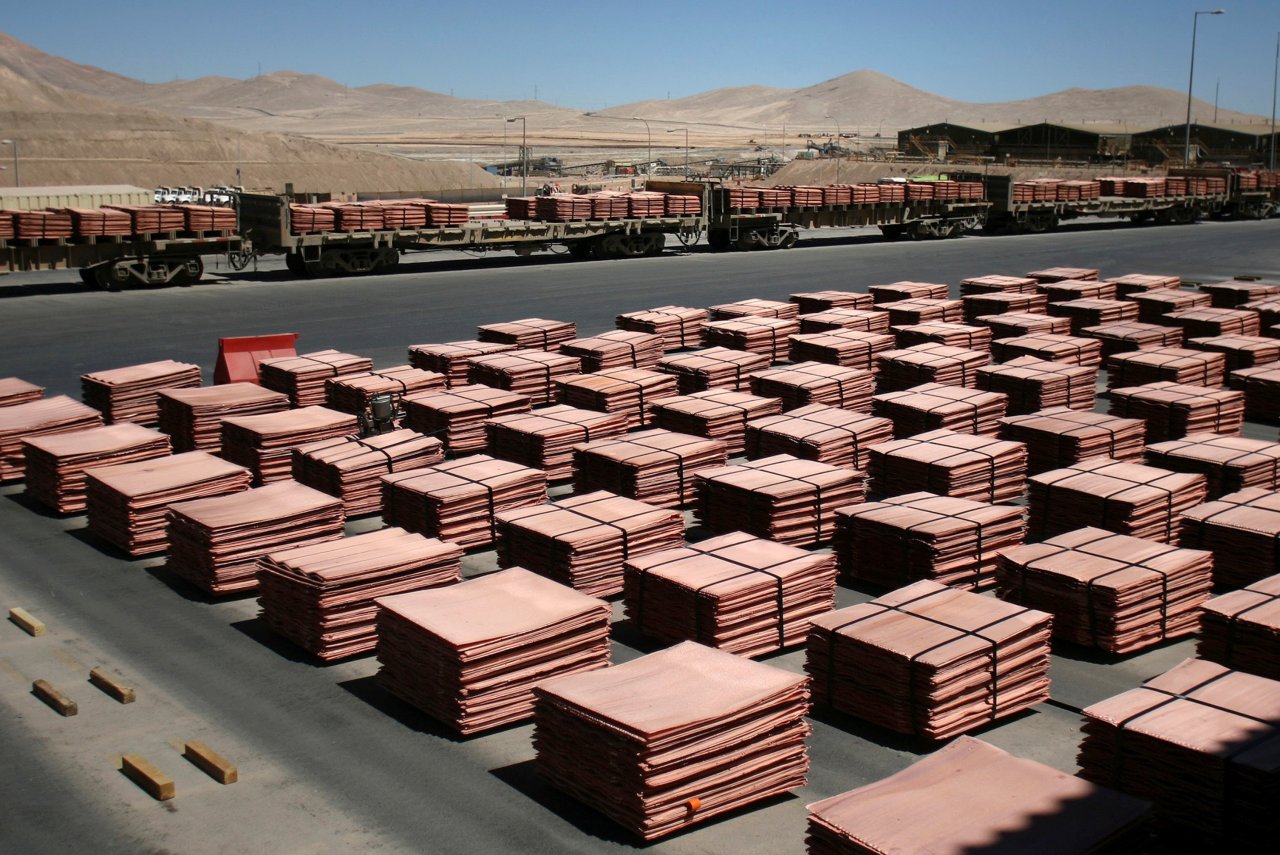 Chile’s economic output sank 5.3 percent in September year-on-year but grew 5.1 percent from the previous month, the central bank said on Monday, November 2nd, as the world’s no. 1 copper producer emerged from the worst period of the coronavirus pandemic.