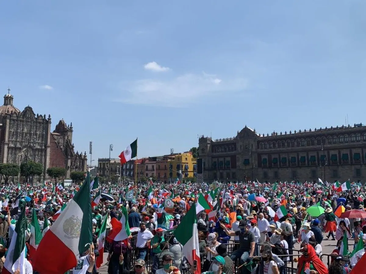 - A week and a half before Andrés Manuel López Obrador’s second year as president of Mexico, the National Anti-AMLO Front (FRENAAA) held a march to the Monument to the Revolution to the Angel of Independence, which they called “The Great Awakening of Mexico” to protest his government.