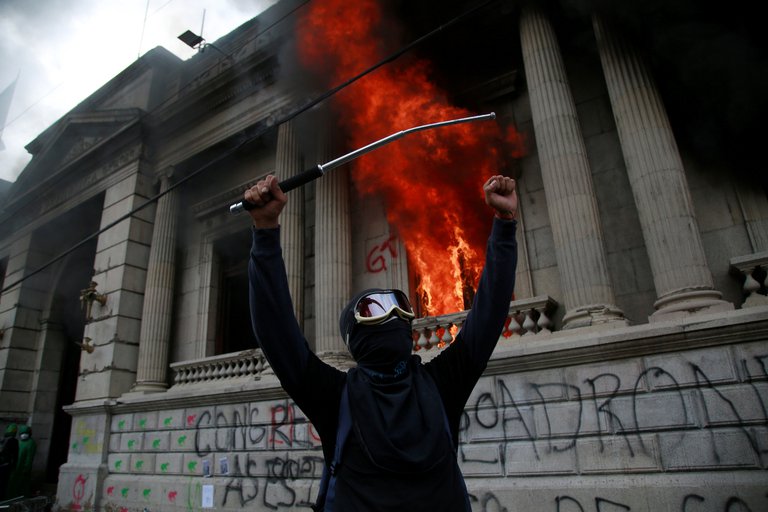 Hundreds of Protesters Storm, Set Fire to Guatemalan Congress Building