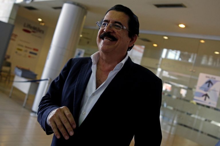 Honduran ex-President Zelaya Stopped at Airport with Bag of Money