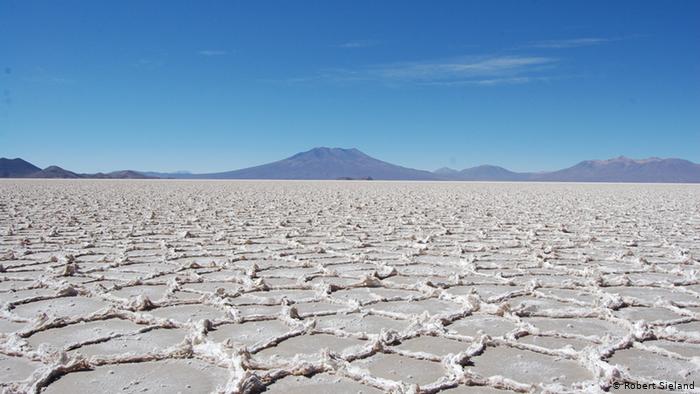 Following the presidential elections in Bolivia, the German government and business circles hope to have direct access to what are presumably the world's largest lithium reserves.