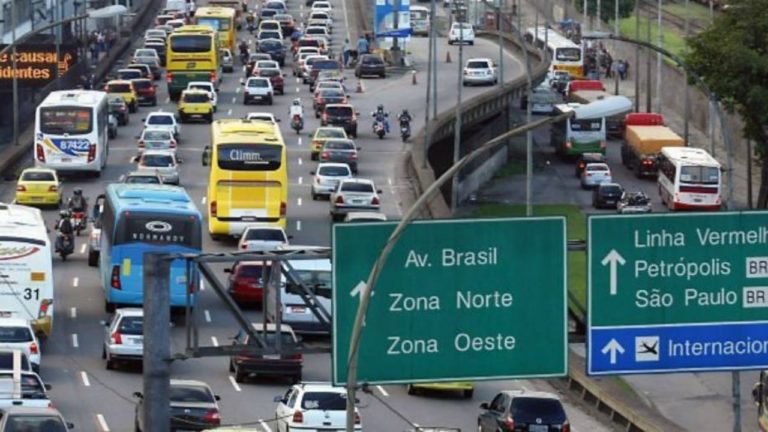 Record Number of Cars on Rio de Janeiro Highways This Extended Holiday Weekend