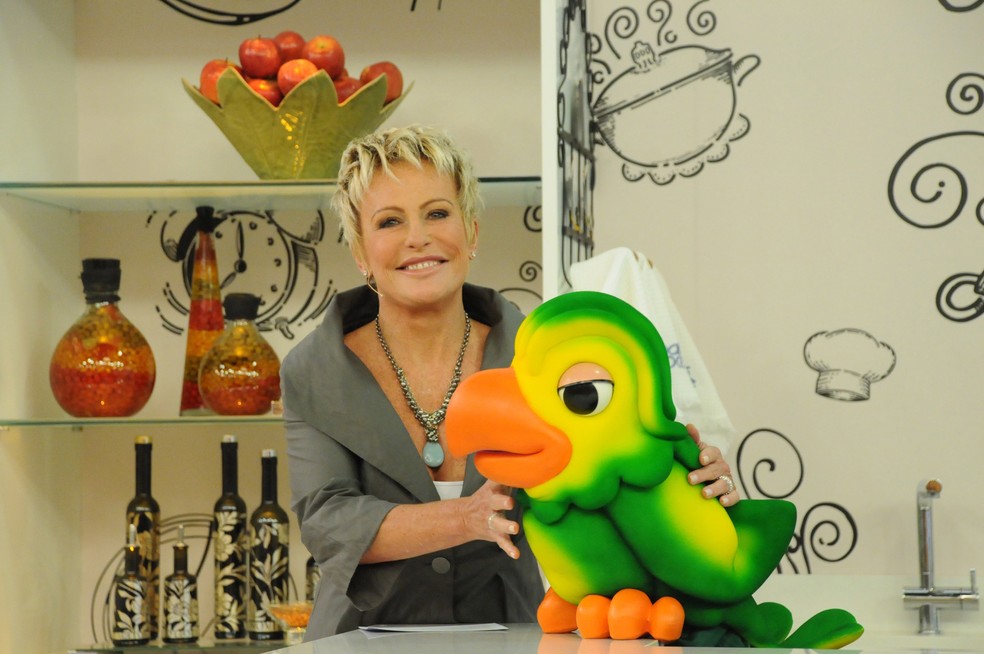 TV Globo's host Ana Maria Braga and Louro José (Parrot José).