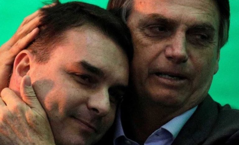 New Charges against Flávio Revive Jair Bolsonaro’s 2018 “Forget about my sons” Plea