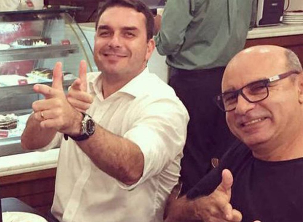Senator Flávio Bolsonaro (left) and Fabrício Queiroz (right).