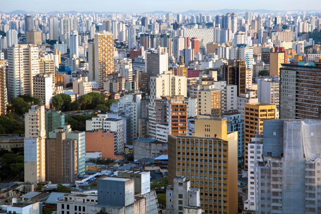 In certain regions of the city of São Paulo, it is impossible to look at the skyline without seeing several buildings rise.