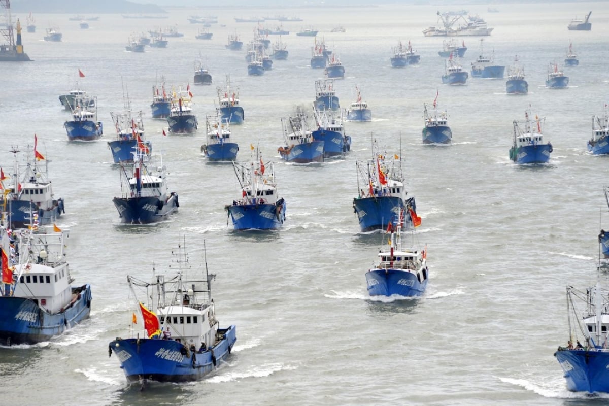 Chinese fishing vessels