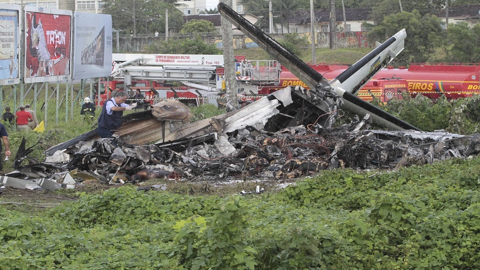 Four people died after a small plane crashed in a rural area in the central region of Parana state in southern Brazil, the Civil Defense announced Tuesday, December 29th.