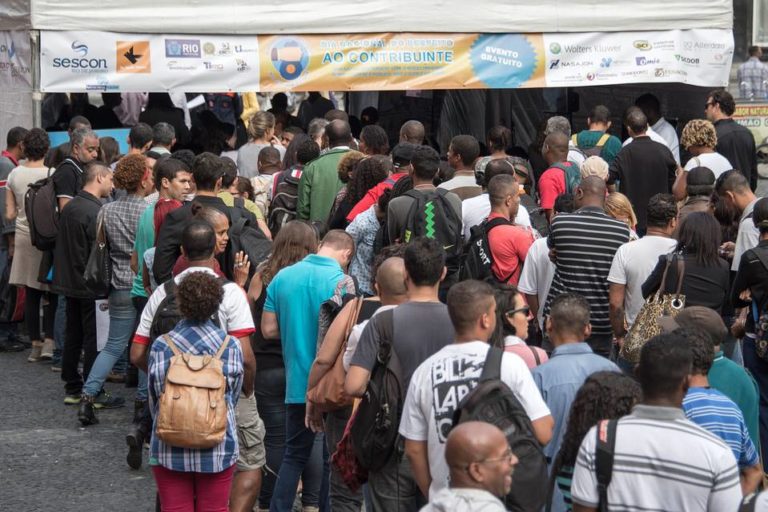 Brazil’s Jobless Rate Falls to 14.3%, First Decline This Year