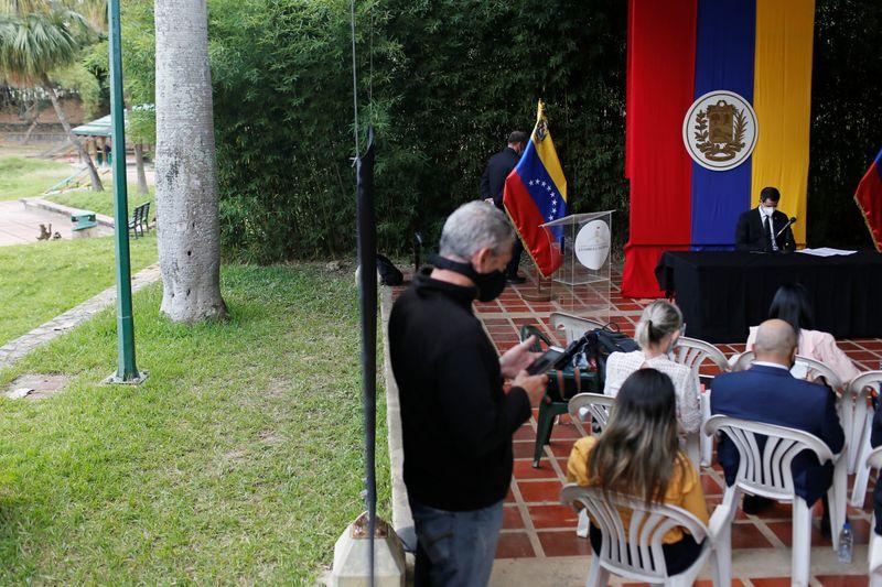 Venezuela’s opposition-held National Assembly on Saturday approved a statute extending its term into 2021, after a disputed December 6th election in which allies of President Nicolas Maduro’s ruling socialist party won 91% of the seats in Congress.
