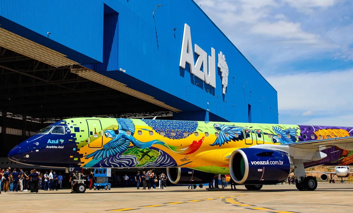 The aircraft’s painting took 10 days and happened at Embraer’s facility in São José dos Campos.