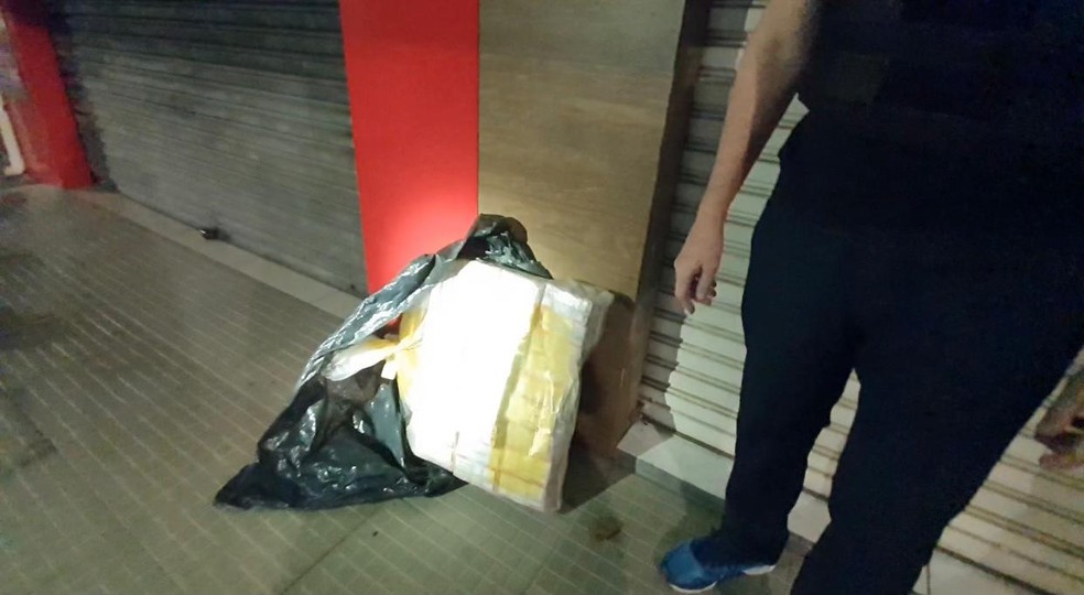 The money the gang was unable to take was abandoned on the streets, in bags and backpacks.