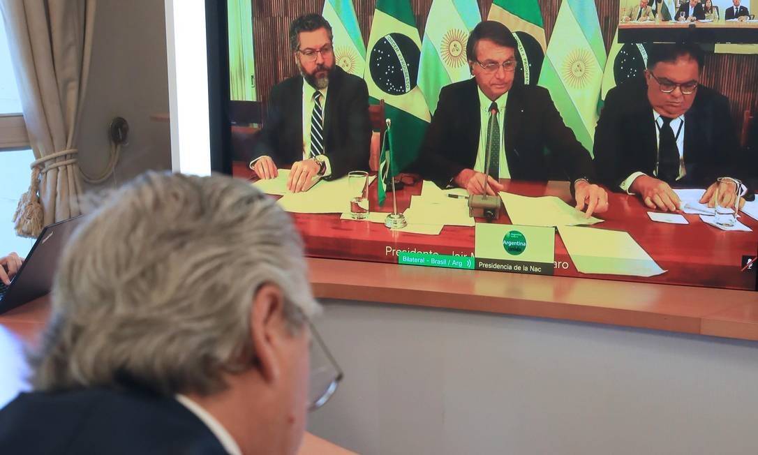 Argentine President Alberto Fernandez and Brazil's head of state Jair Bolsonaro talked for the first time on Monday during a virtual meeting where Fernandez remarked the importance of working on a "common ground."