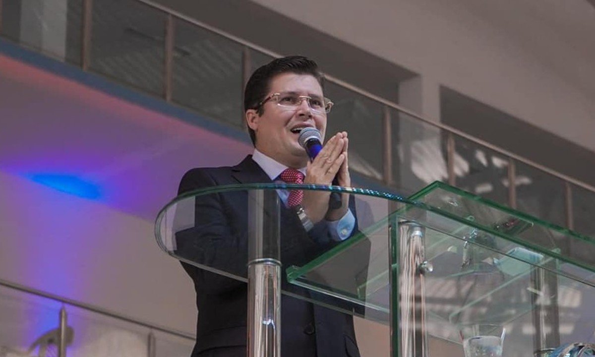 Fortaleza Pastor Davi Góes was subpoenaed by the Ceará Prosecutor's Office (MPCE) to testify following the release of a video in which he states that the Coronavac vaccine, manufactured by Sinovac pharmaceutical company in partnership with the Butantan Institute, causes cancer and contains HIV.