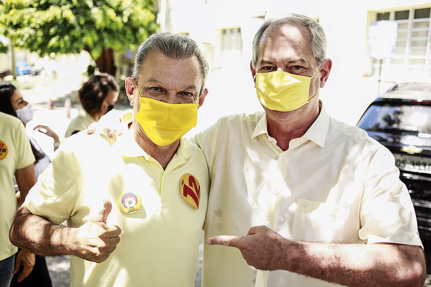 Ciro Gomes (right) helped to elect several mayors in Fortaleza as the current one, Roberto Cláudio, and the future, José Sarto (left), both from the PDT.