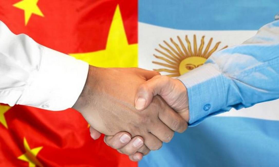 China enters Argentinaas the Good Samaritan but could turn into a Trojan horse, driven its interests and the dreams of global dominion.