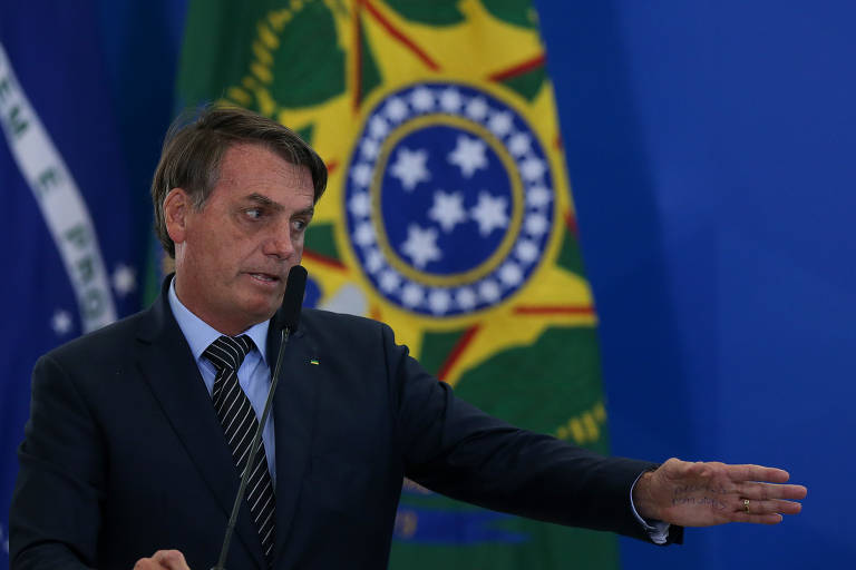 After the President sustained his theory with no evidence, Barroso says the Electoral Court deals with 'facts and evidence'; Maia says that the President manages to 'top Trump's delusions and reveries'.