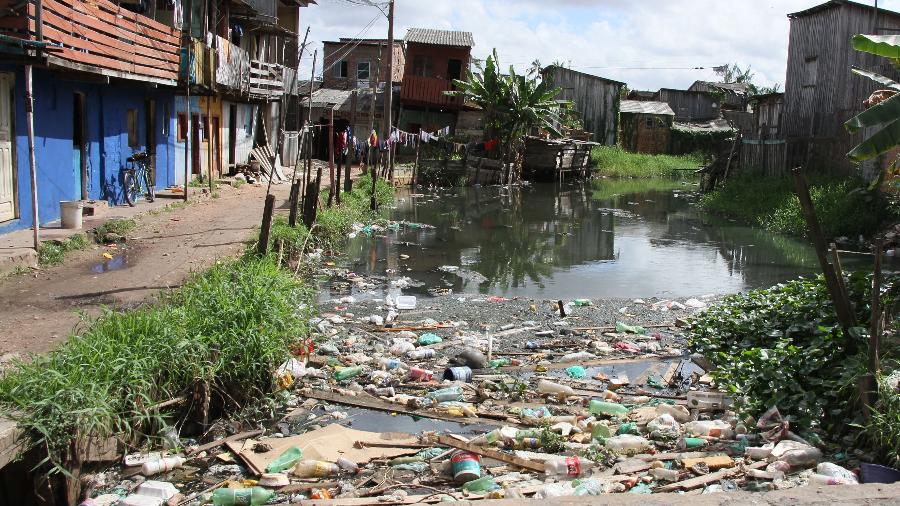 48 percent of the Brazilian population has no sewage collection