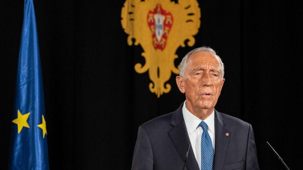he Portuguese yesterday re-elected their president, conservative Marcelo Rebelo de Sousa, in an election marked by the confinement enforced on the country, severely afflicted by the coronavirus pandemic.